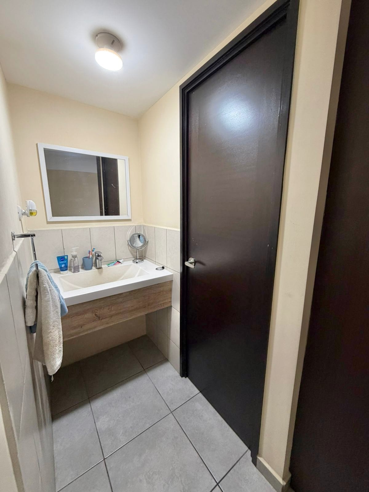 Apartamento Amueblado en renta, MARISCAL UNO UNO Zona 11 (D) — foto 16 de 17