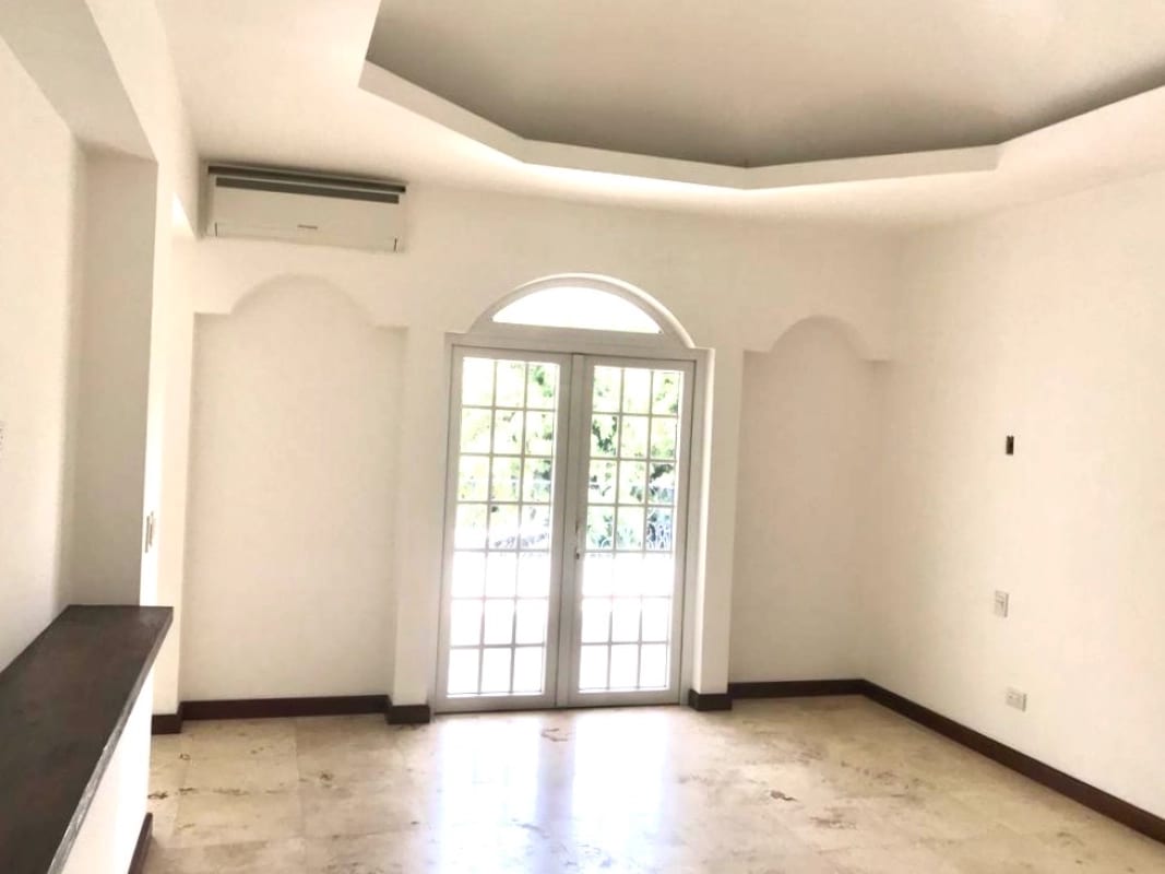 Casa con piscina en venta FORESTA CAYALA Zona 16 (D) — foto 9 de 16