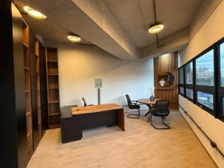 Oficina amueblada en renta EDIFICIO SEPTIMO Zona 4 (D) — miniatura 1 de 10