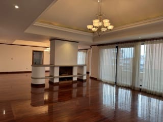 Apartamento PH en venta Zona 10 a una cuadra de La Estación (20) — miniatura 1 de 12