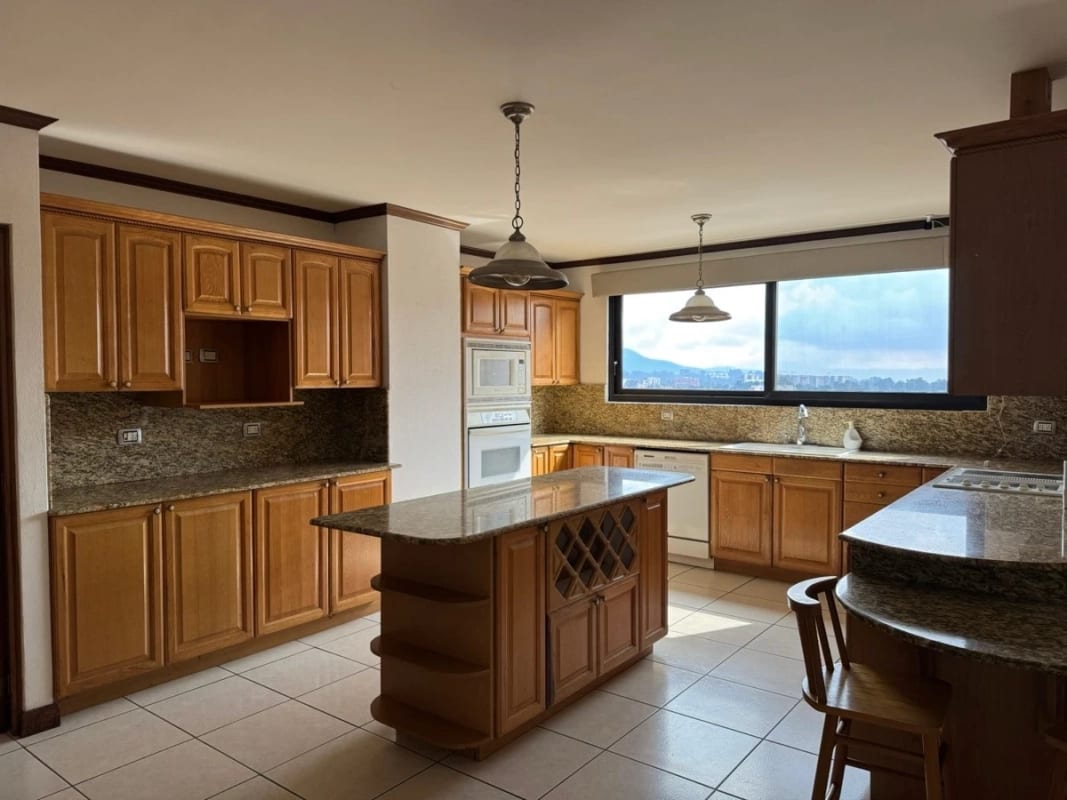 Apartamento PH en venta Zona 10 a una cuadra de La Estación (20) — foto 9 de 12