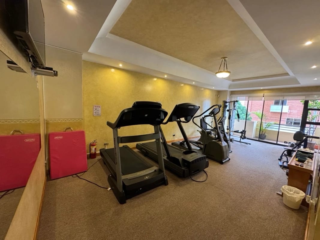 Apartamento PH en venta Zona 10 a una cuadra de La Estación (20) — foto 3 de 12