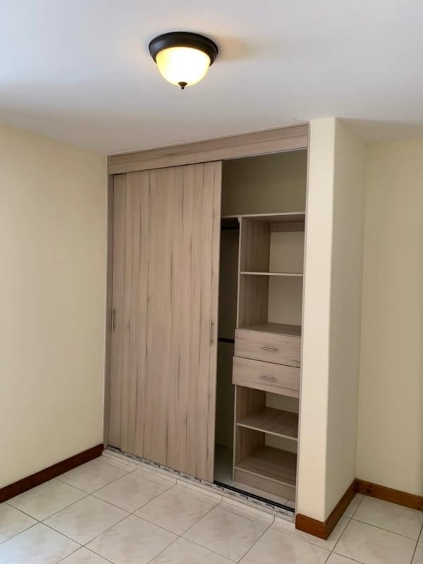 Townhouse/apto en venta VILLA REAL Zona 10 (D) — foto 6 de 10